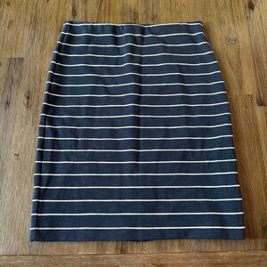 Banana Republic Women’s Navy and White Striped Skirt size Small